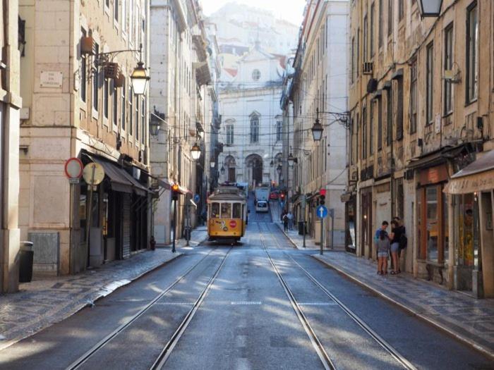 Quarto Com Varanda Na Rua Dos Douradores Lisabona Exterior foto