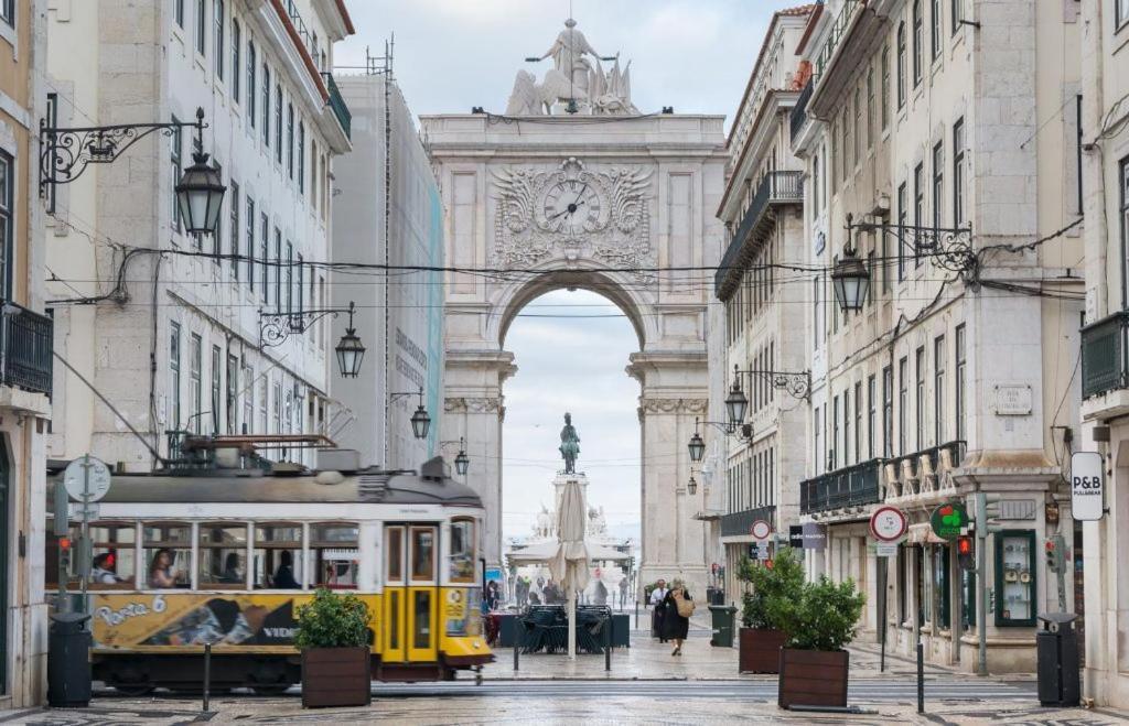 Quarto Com Varanda Na Rua Dos Douradores Lisabona Exterior foto